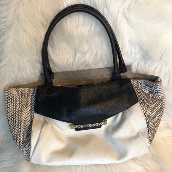 Vince Camuto leather purse, GUC - Picture 1 of 15